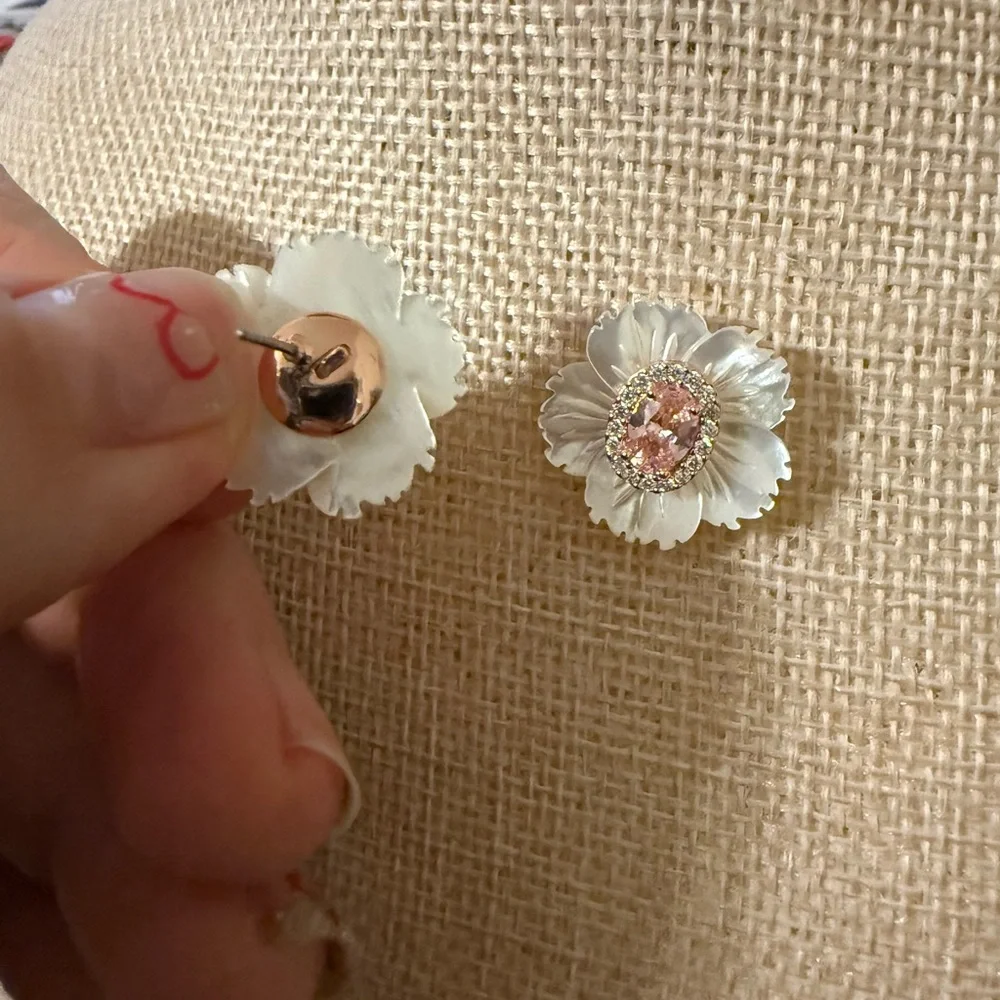 N/A these elegant